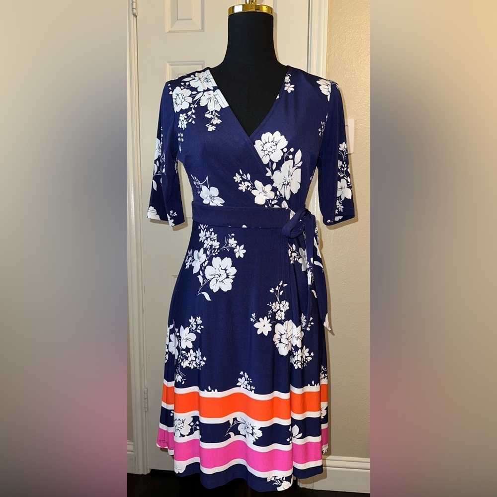 Vince Camuto Women’s 4 Wrap Dress Navy Floral Stripe Hem Short Sleeve Stretch